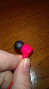 The Angled Earpiece of The Coloud Pop Headphones