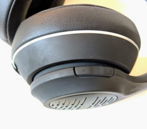 Volume Rocker on the Right Earcup
